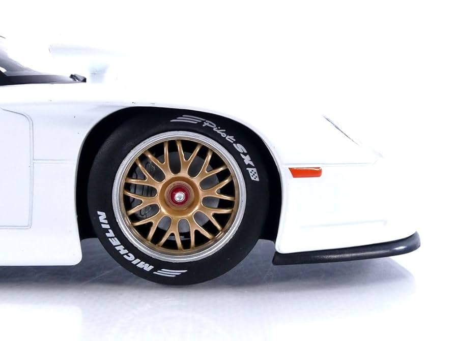 ポルシェ911 GT1 1/18スケール Amazon.com: WERK 83 1/18 - P-ORSCHE 911 GT1 Street Version